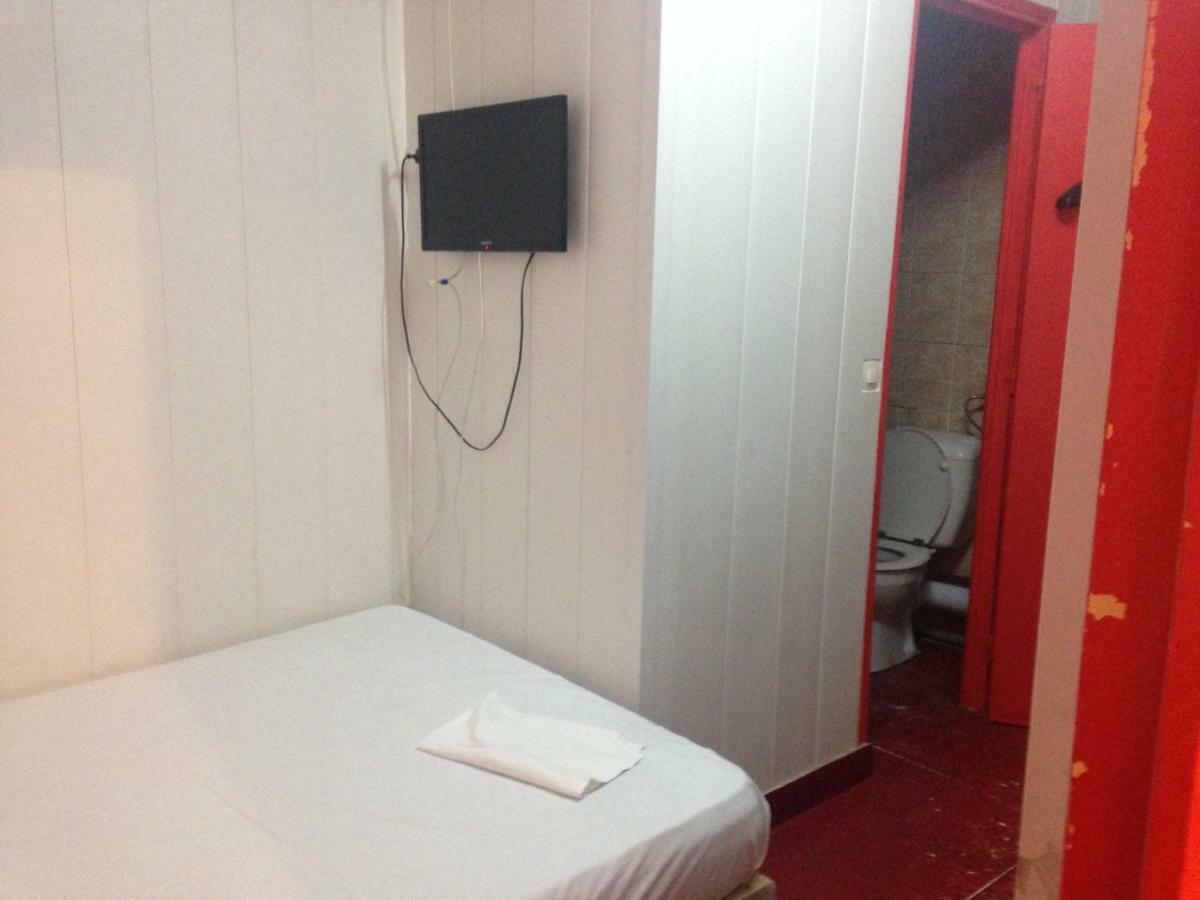 Hotel Cyrano Voltaire Paris Extérieur photo